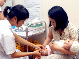 Các bà mẹ cần đưa con đi tiêm chủng mở rộng vì chất lượng vắc xin Việt Nam sản xuất đảm bảo an toàn