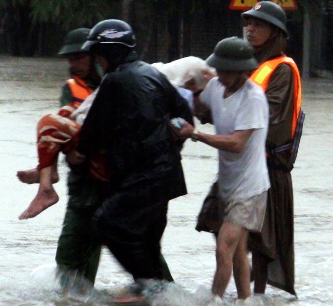 Nơi tâm lũ Hoàng Mai, người phải sống chung với lợn