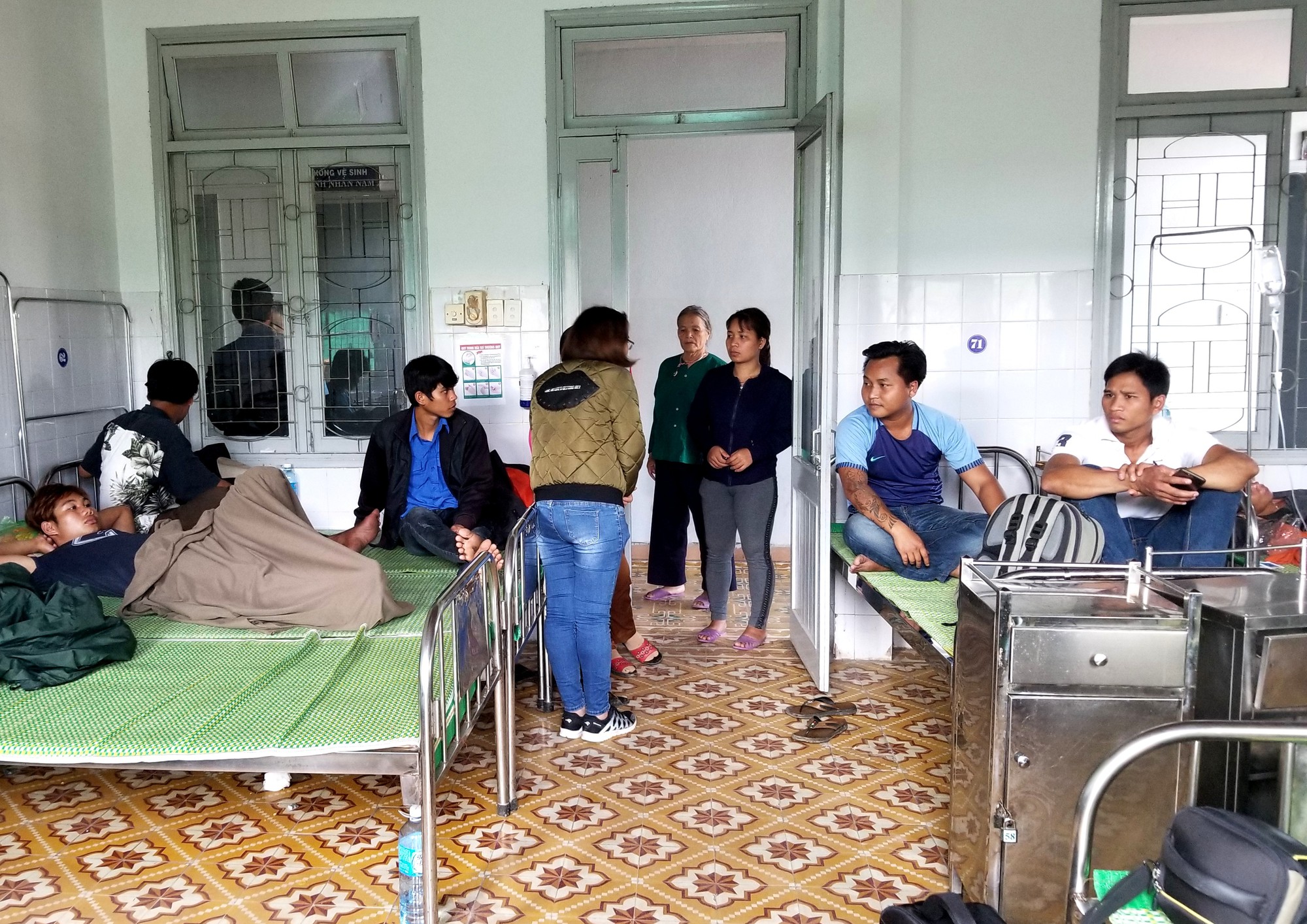 Ngộ độc rượu ở Quảng Nam: Nạn nhân thứ 4 tử vong sau một tuần cấp cứu