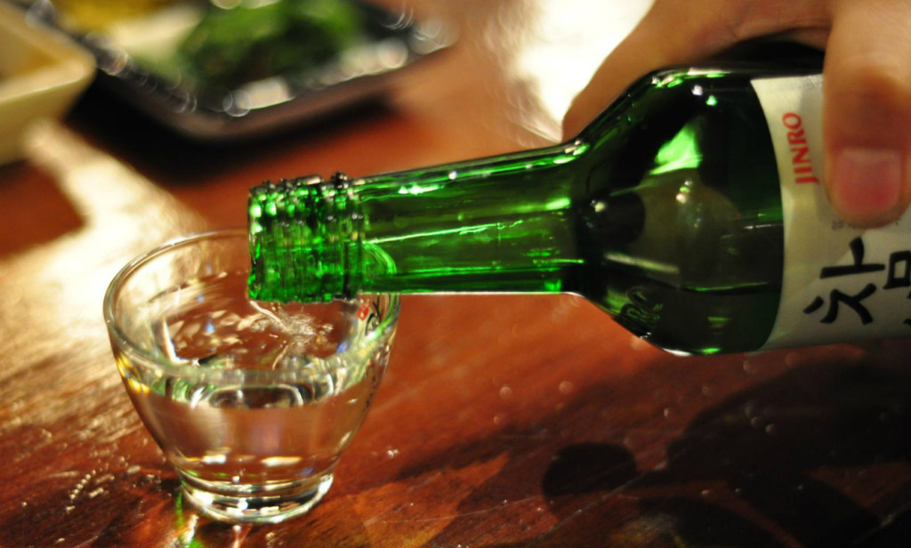 Tự ý bỏ ong vò vẽ vào rượu để uống có nguy cơ dẫn đến tử vong