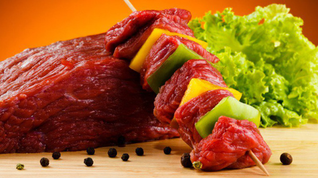 Nguy cơ mắc ung thư ruột kết ở phụ nữ nếu ăn nhiều thịt đỏ