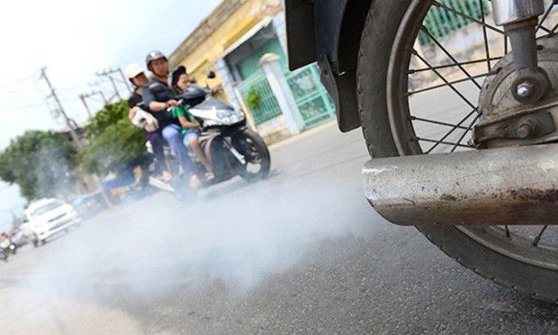 Màu khói ống xả khác nhau - cảnh báo nguy cơ hỏng các bộ phận bên trong xe máy