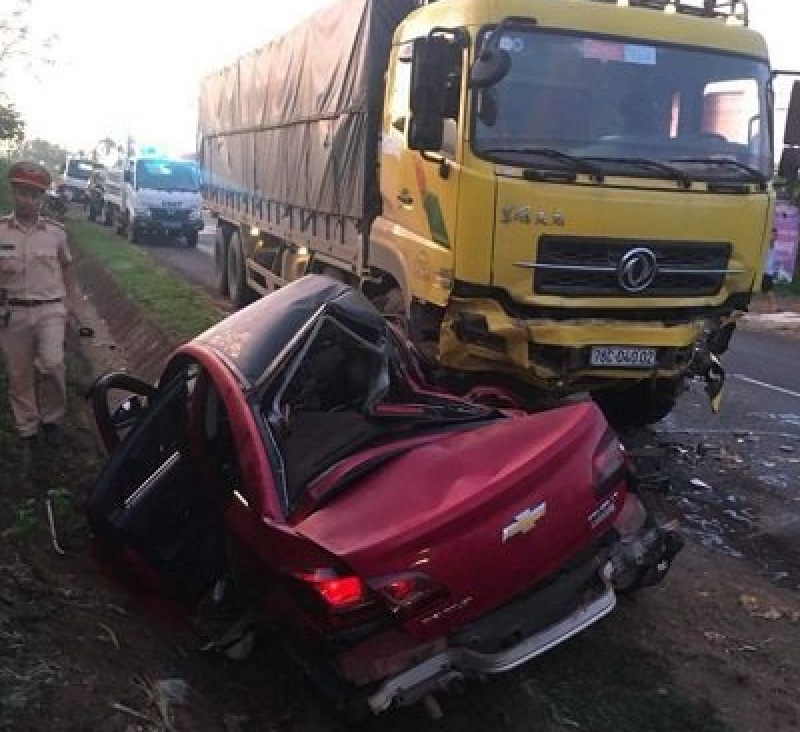Đắk Lắk: Xe ô tô đối đầu xe tải khiến 1 người tử vong tại chỗ, 3 người khác bị thương