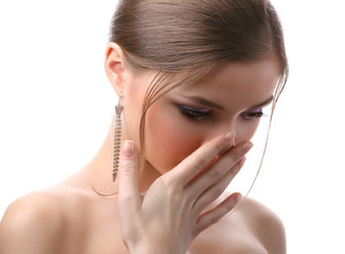 Hơi thở có mùi có thể là do mắc bệnh viêm gan B gây ra
