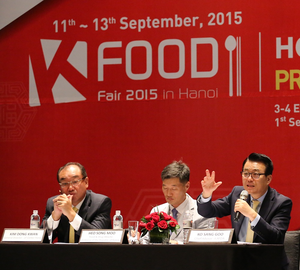 Ban tổ chức Hội chợ thực phẩm Hàn Quốc gồm các đại diện đến từ Hàn Quốc giới thiệu về K-Food 2015