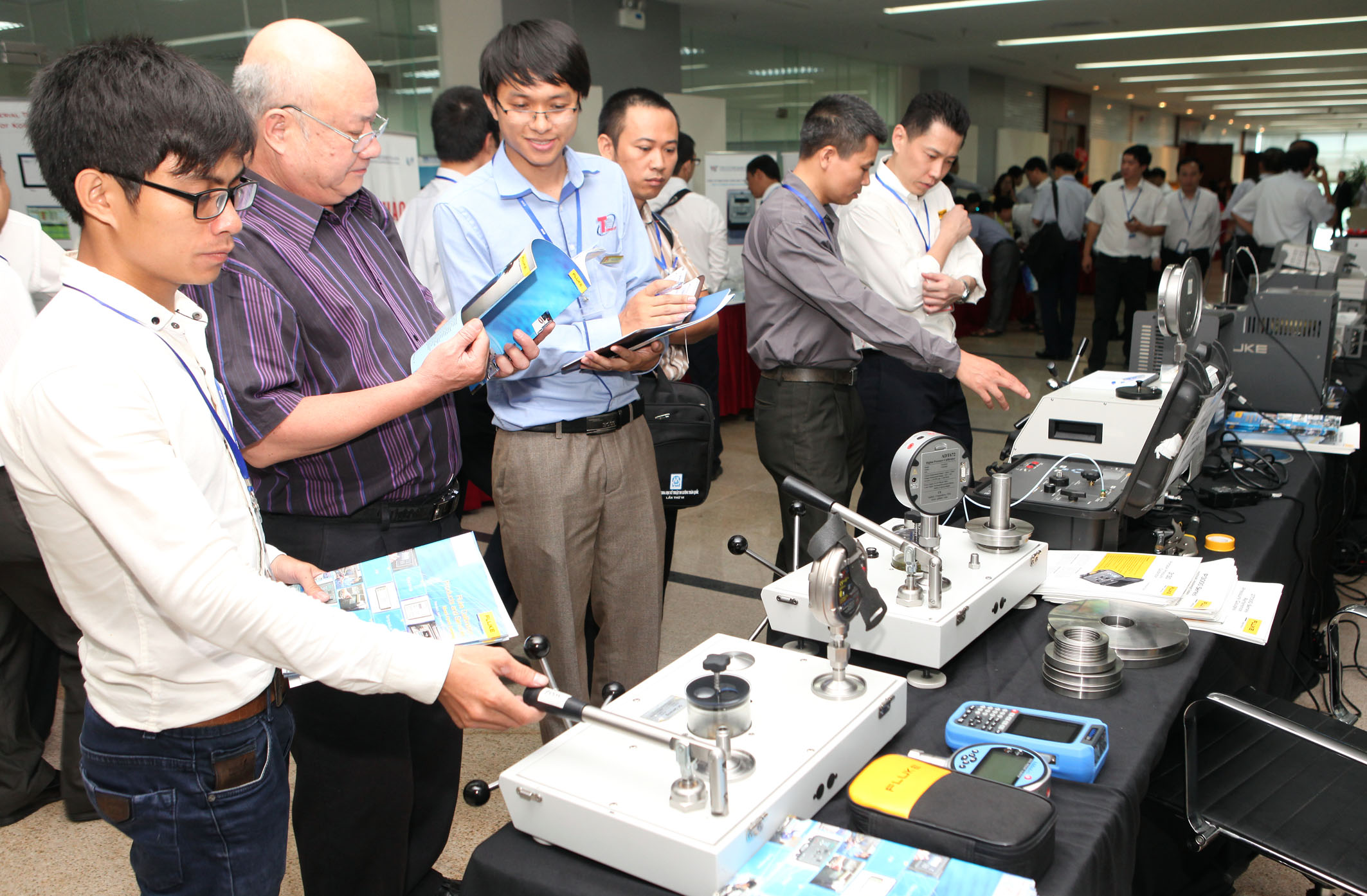 Các sản phẩm về đo lường chất lượng được trưng bày tại Hội nghị