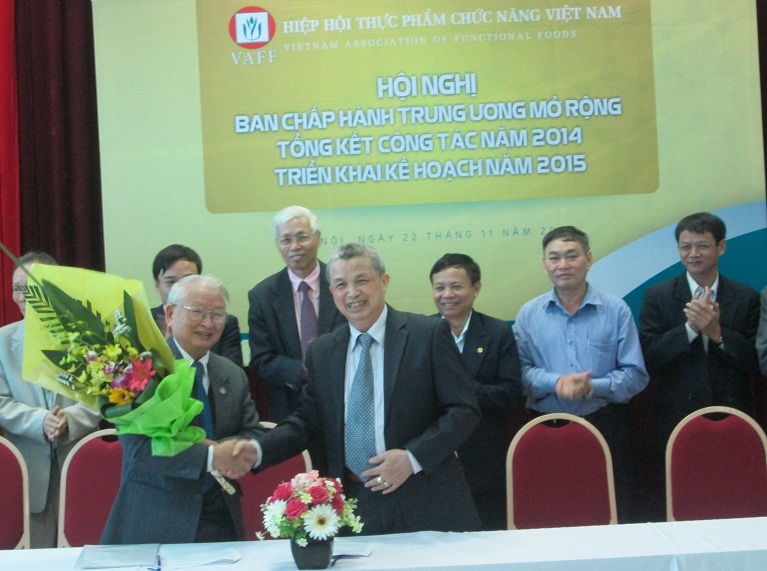 GS. TS Nguyễn Khánh Trạch ký kết hợp tác với PGS. TS Trần Đáng