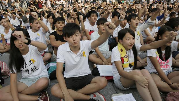 Sinh viên đổ xuống đường cho cuộc biểu tình ở Hồng Kông đòi quyền tự do bầu cử