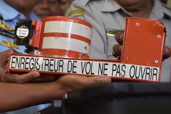 Dữ liệu trong hộp đen máy bay QZ8501 đã được tải về an toàn