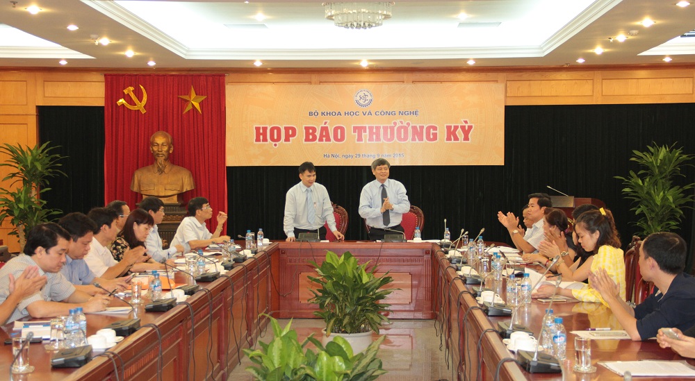 Thứ trưởng Bộ KH&CN Phạm Công Tạc chủ trì họp báo quý III/2015