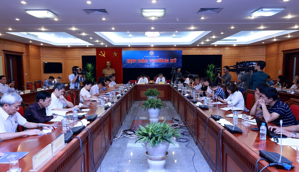 Bộ KH&CN giải đ&aacute;p nhiều c&acirc;u hỏi của b&aacute;o ch&iacute; trong họp b&aacute;o thường kỳ qu&yacute; II năm 2015