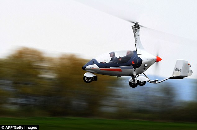  Chiếc trực thăng này cần ít nhất 100 mét để cất cánh và đạt tốc độ tối đa 112 mph (180km / h) trong không khí.