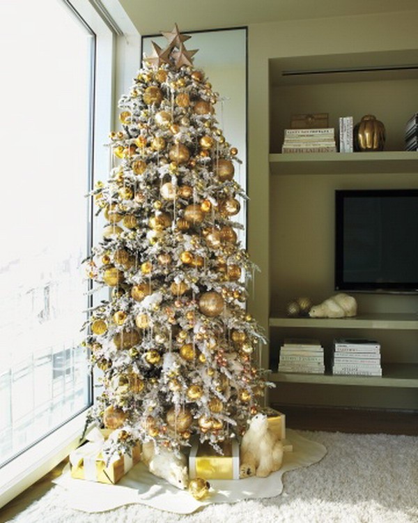 Cách trang trí cây thông Noel tông vàng hoặc bạc bắt nguồn từ một câu chuyện cổ