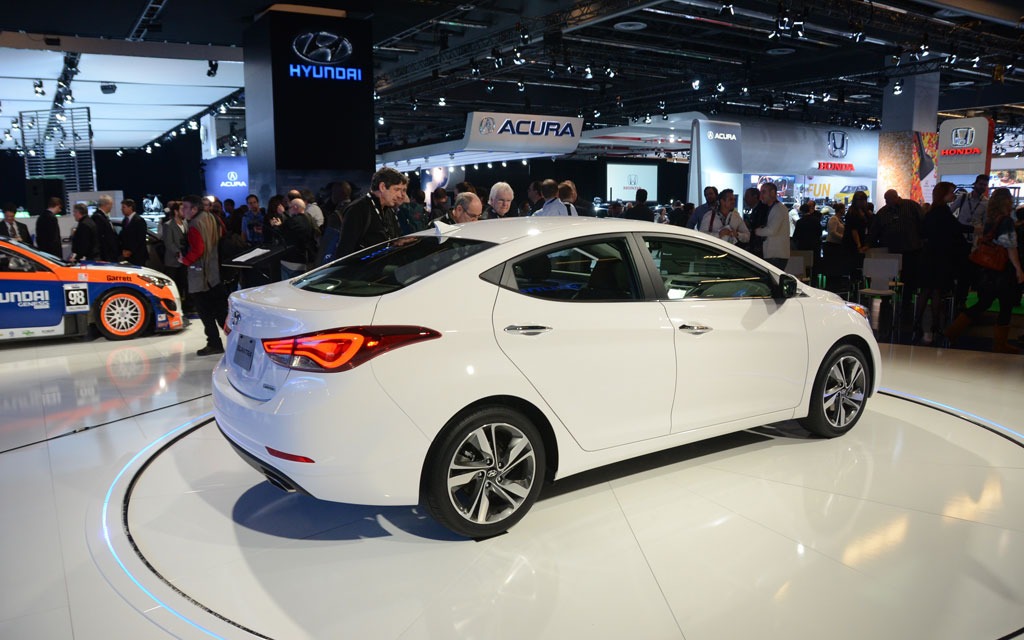 Động cơ của xe Hyundai Elantra 2015 thế hệ mới đã lột xác với sự cải thiện toàn diện về kỹ thuật