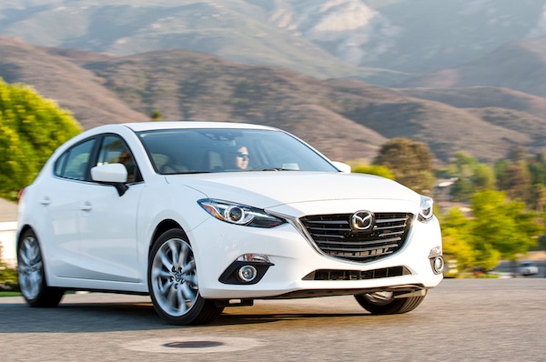 Ô tô Mazda3 giảm giá mạnh những ngày cuối tháng 5. Ảnh: Vnmedia