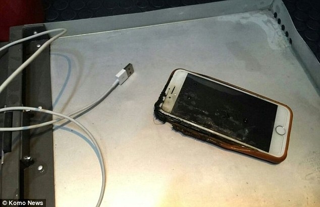 iPhone 6 đột nhiên bốc cháy trên máy bay