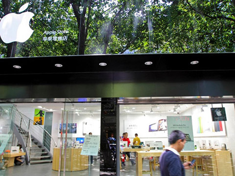 Ngoài những chiếc iPhone giả như thật, nhiều cửa hàng tại Trung Quốc còn nhái Apple Store