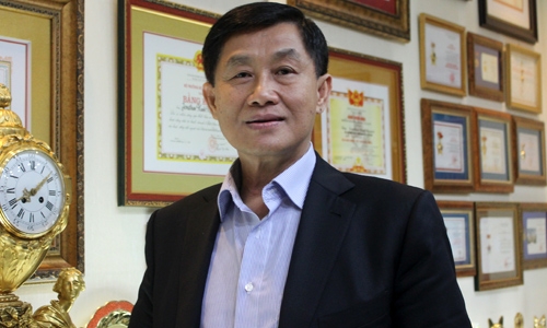 Năm 2013 ông Johnathan Hạnh Nguyễn nhận được tấm bằng khen thưởng của Bộ Ngoại giao. Ảnh: Kiến thức