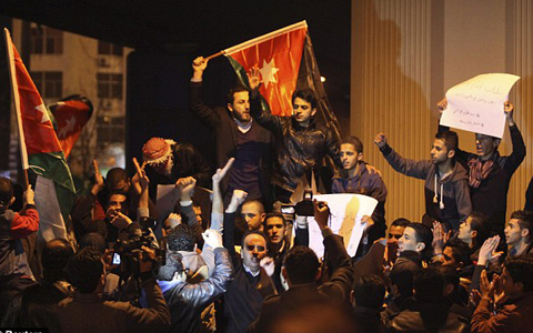 Người Jordan biểu tình trong đêm đòi khủng bố IS ‘Nợ máu phải trả bằng máu’