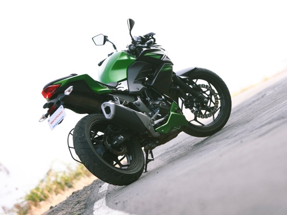 Xe máy mới: Kawasaki Z250 đang được giới chơi moto phân khói lớn quan tâm