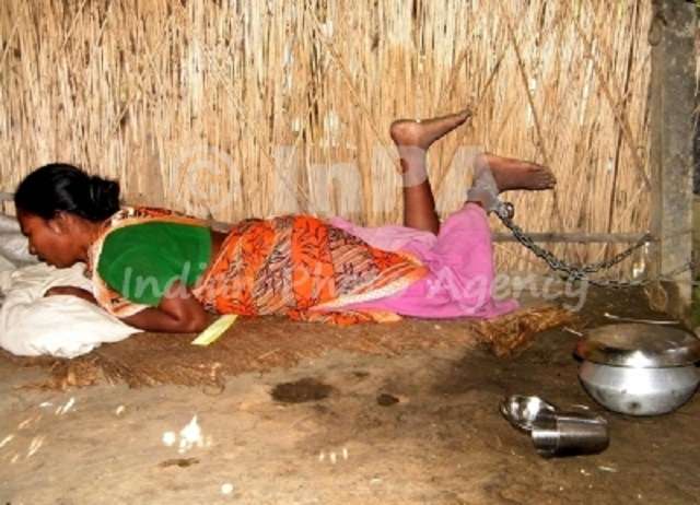 Con gái ông Vasantbhai Rathwa bị xích như động vật sau khi từ chối kết hôn với người cô không yêu 