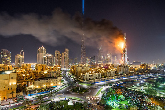 Siêu khách sạn Dubai bốc cháy như đuốc sống trong đêm Giao thừa
