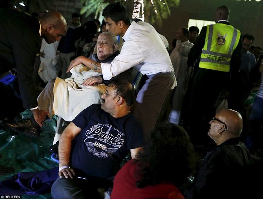 Một người đàn ông lên cơn đau tim sau khi được cứu thoát khỏi hiện trường vụ cháy khách sạn Dubai