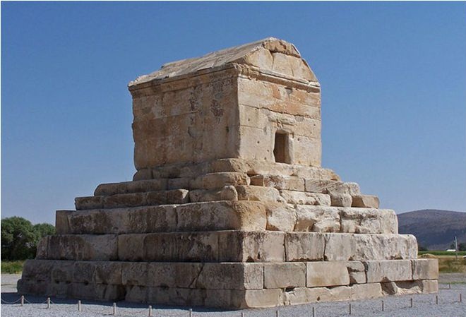 Lăng mộ được xây để tưởng nhớ vị hoàng đế La Mã Cyrus
