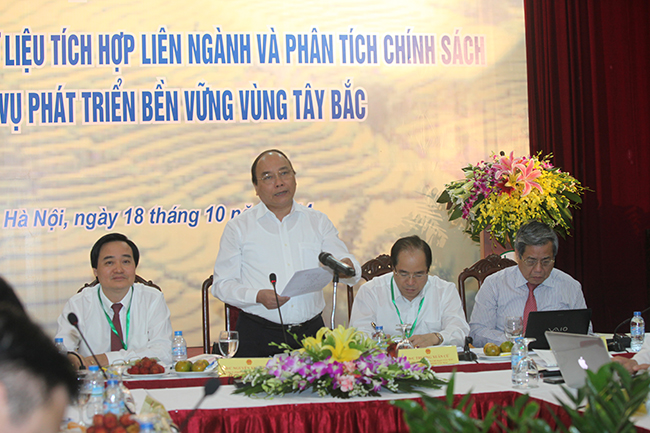 Ủy viên Bộ Chính trị, Phó Thủ tướng Chính phủ Nguyễn Xuân Phúc - Trưởng Ban Chỉ đạo Chương trình Tây Bắc Hội thảo 