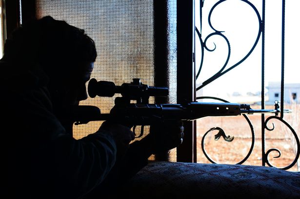 Một lính bắn tỉa của lực lượng đặc nhiệm SAS đã bắn trúng đầu viên thủ lĩnh IS