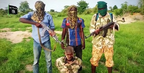 Một cảnh trong video hành quyết của khủng bố Boko Haram