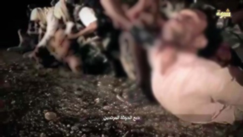 Hình ảnh cắt ra từ video hành quyết của khủng bố IS
