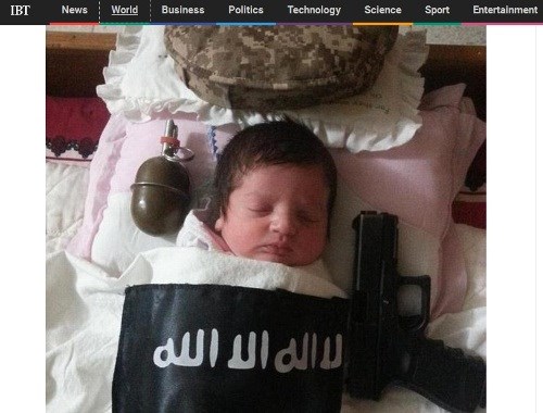 Ảnh chụp màn hình cảnh IS dùng trẻ sơ sinh để tuyên truyền 