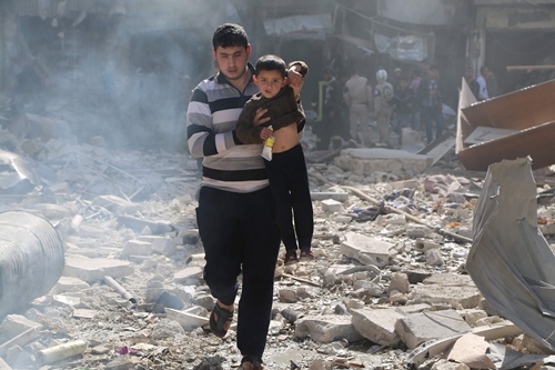 Cảnh đổ nát ở quận al-Saliheen, Aleppo sau khi bị thả bom thùng