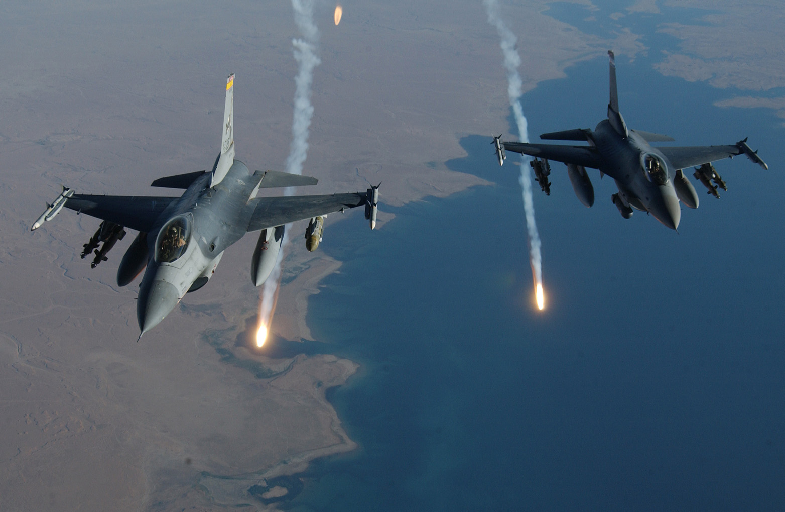 UEA đã cử một đội tiêm kích F-16 để hỗ trợ jordan không kích khủng bố IS