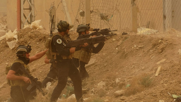 Lực lượng an ninh Iraq đang bảo vệ trụ sở chính quyền ở Ramadi trước các cuộc tấn công của IS hôm 14-5