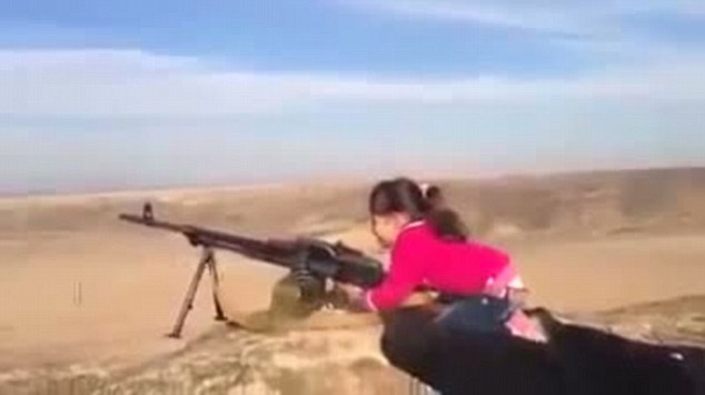 Bé gái khẳng định cô đã dùng khẩu súng bắn tỉa tiêu diệt 400 tên khủng bố IS