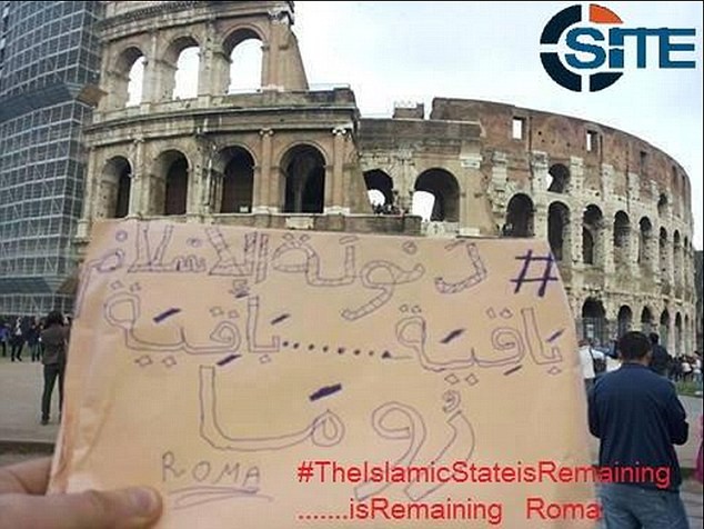 Hình ảnh lan truyền trên mạng về sự xuất hiện của IS tại Đấu trường La Mã ở Rome, Italy