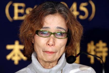 Mẹ con tin người Nhật Bản đã cầu xin khủng bố IS trong nước mắt