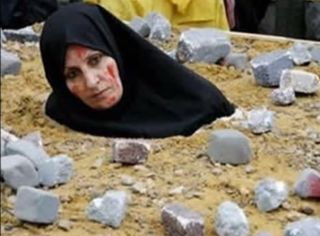 Một người phụ nữ bị khủng bố IS ném đá đến chết vì tội ngoại tình ở Syria 
