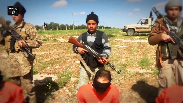 Khủng bố IS mới đăng tải video hành quyết 8 tù nhân người Syria