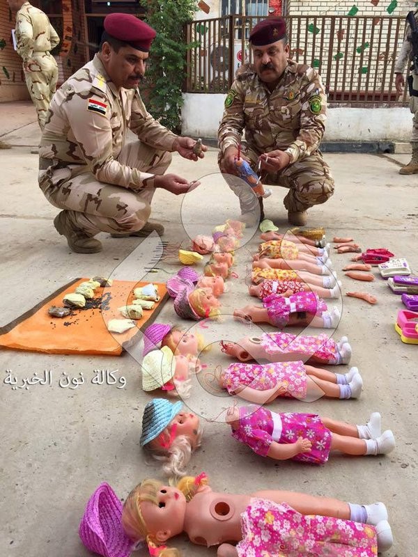 Những búp bê chứa chất nổ được khủng bố IS thả dọc hai bên đường nối Baghdad với thành phố Karbala