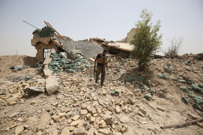 Thời gian này, lực lượng Iraq liên tiếp phát hiện các ngôi mộ tập thể tại những khu vực từng do khủng bố IS kiểm soát