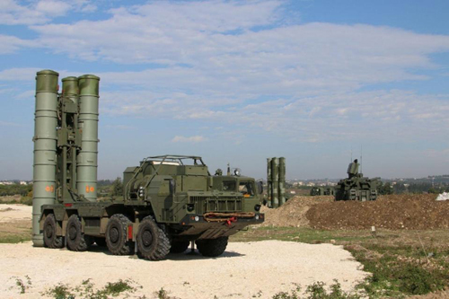 Hệ thống phòng thủ tên lửa S-400 của Nga tại căn cứ Hmeimim ở tỉnh duyên hải Latakia, Syria