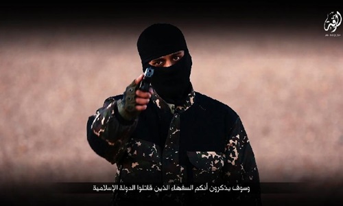 Phiến quân bịt mặt nói giọng Anh được cho là biểu tượng tuyên truyền mới của IS