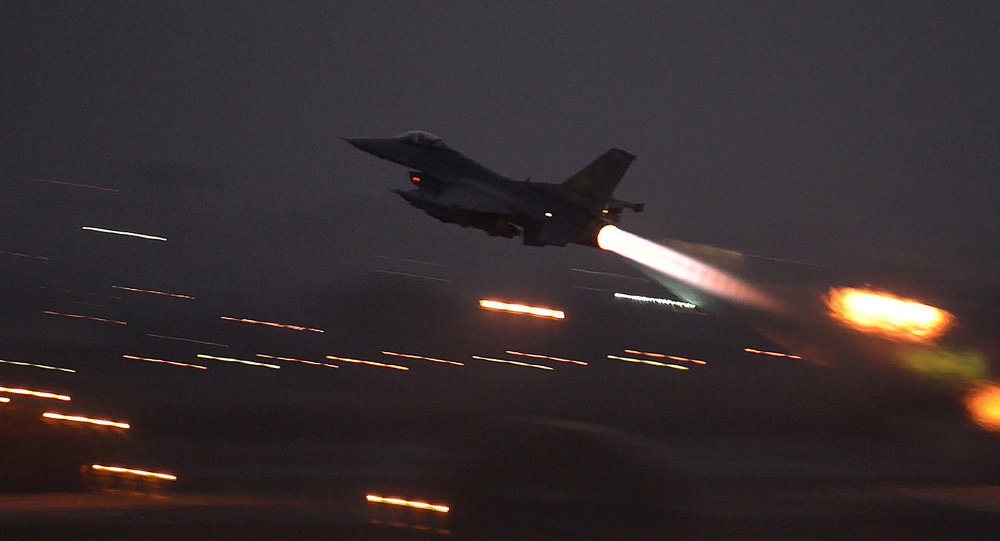 Một chiến đấu cơ của Không quân Mỹ tham gia không kích khủng bố IS