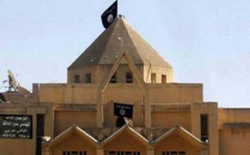 Quân khủng bố IS sát hại 4 trẻ em trong khi phá hủy nhà thờ Mother of Aid. Ảnh Rudaw