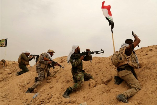 Quân đội Iraq và dân quân trong trận đối đầu với nhóm khủng bố IS tại tỉnh Anbar