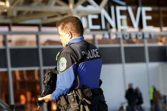 Cảnh sát Thụy Sĩ tuần tra ở TP Geneva hôm 11/12