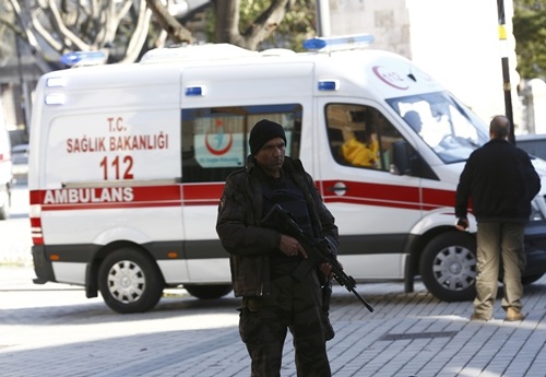 Cảnh sát bảo vệ khu vực gần quảng trường Sultanahmet, thành phố Istanbul, sau khi xảy ra vụ nổ ngày 12/1